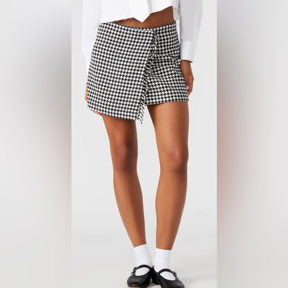 Steve Madden Black and White Houndstooth Mini Skirt Size Small Waist 15” NWT